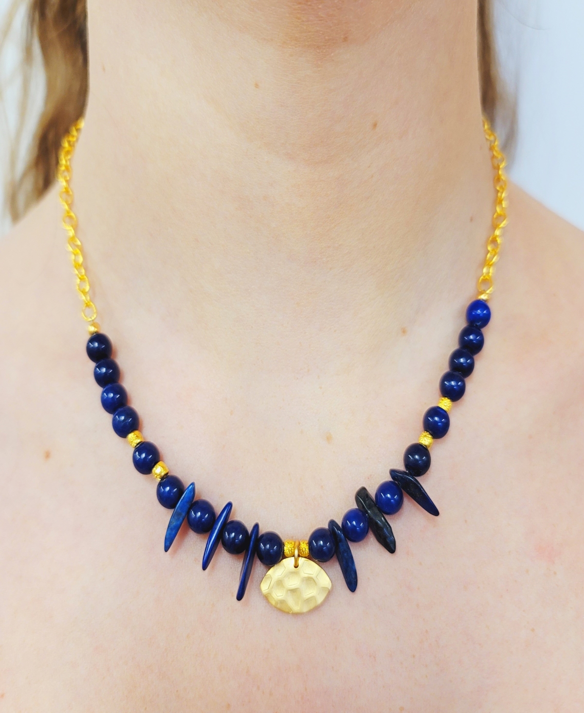 Women's Ain Necklace with Blue Lapis Stones