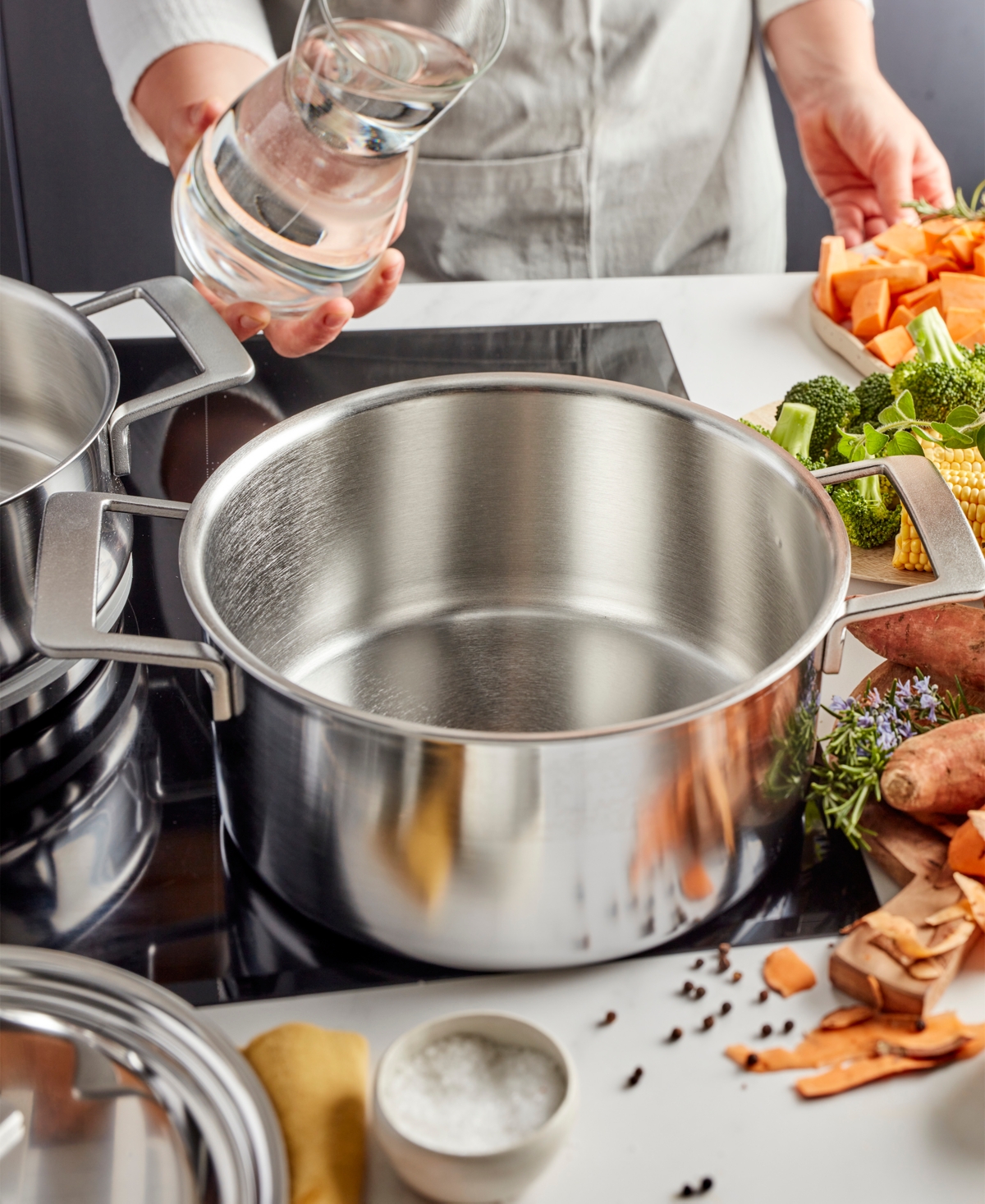 Demeyere Industry 5 Stainless Steel 5.5-quart Dutch Oven In Metallic