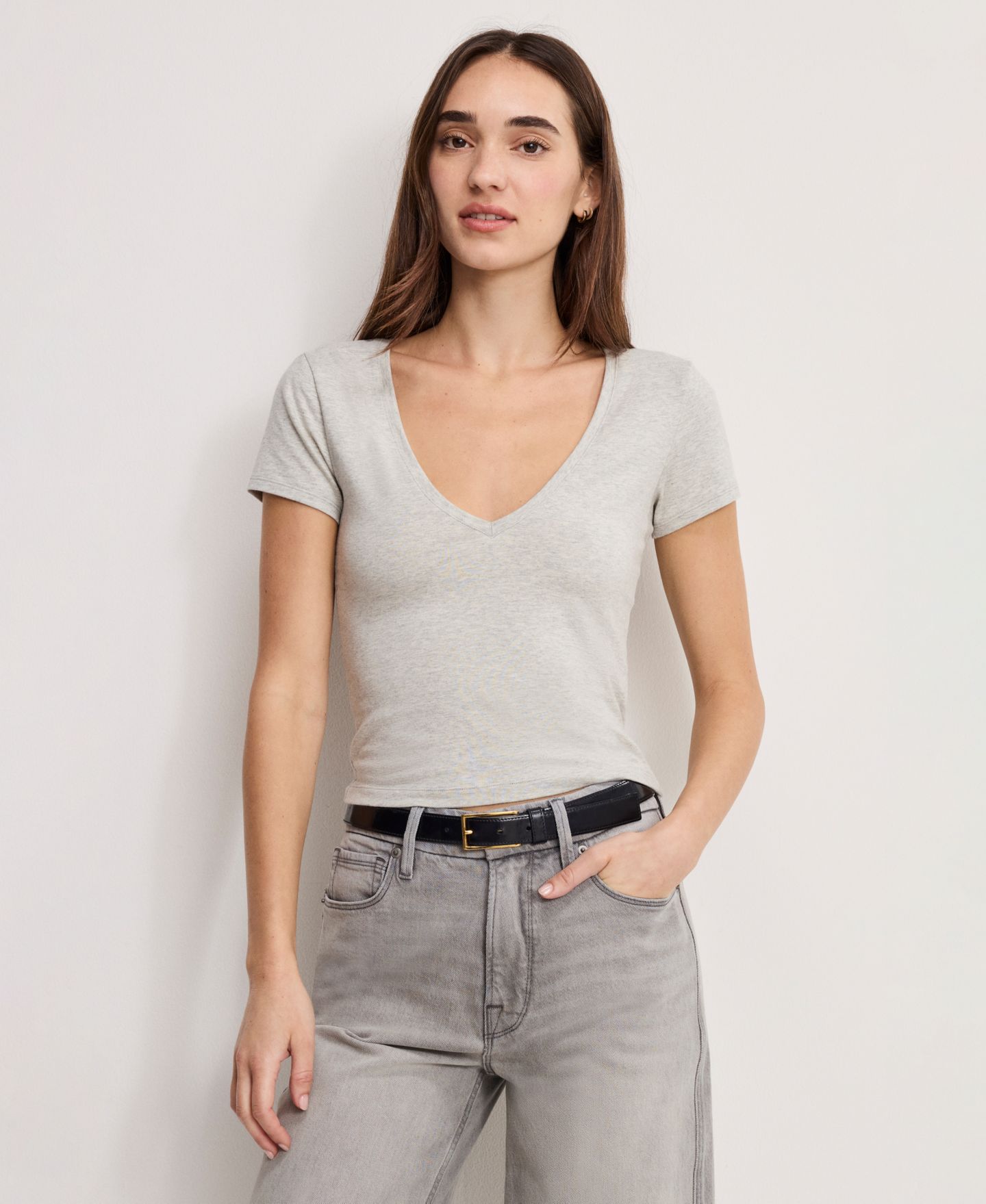 Женский топ Good American V-Neck Short-Sleeve, цвет: Меланжевый серый — фото 1