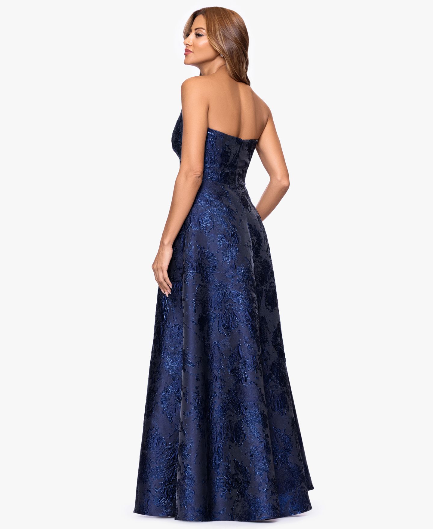 Женское платье XSCAPE Asymmetrical Strapless Ruffle, цвет: Тёмно-синий — фото 4