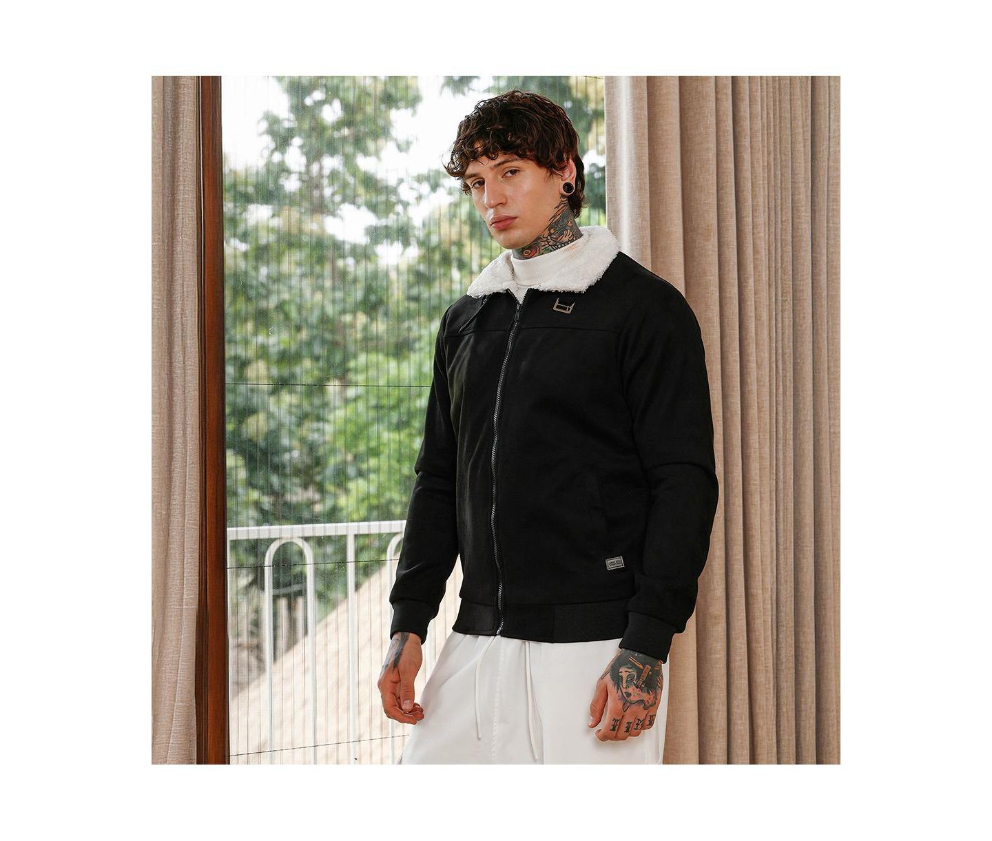 Мужская куртка Cahoot Campus Sutra Raven Black Contrast Sherpa-Lined Suede Bomber, цвет: Чёрный — фото 3