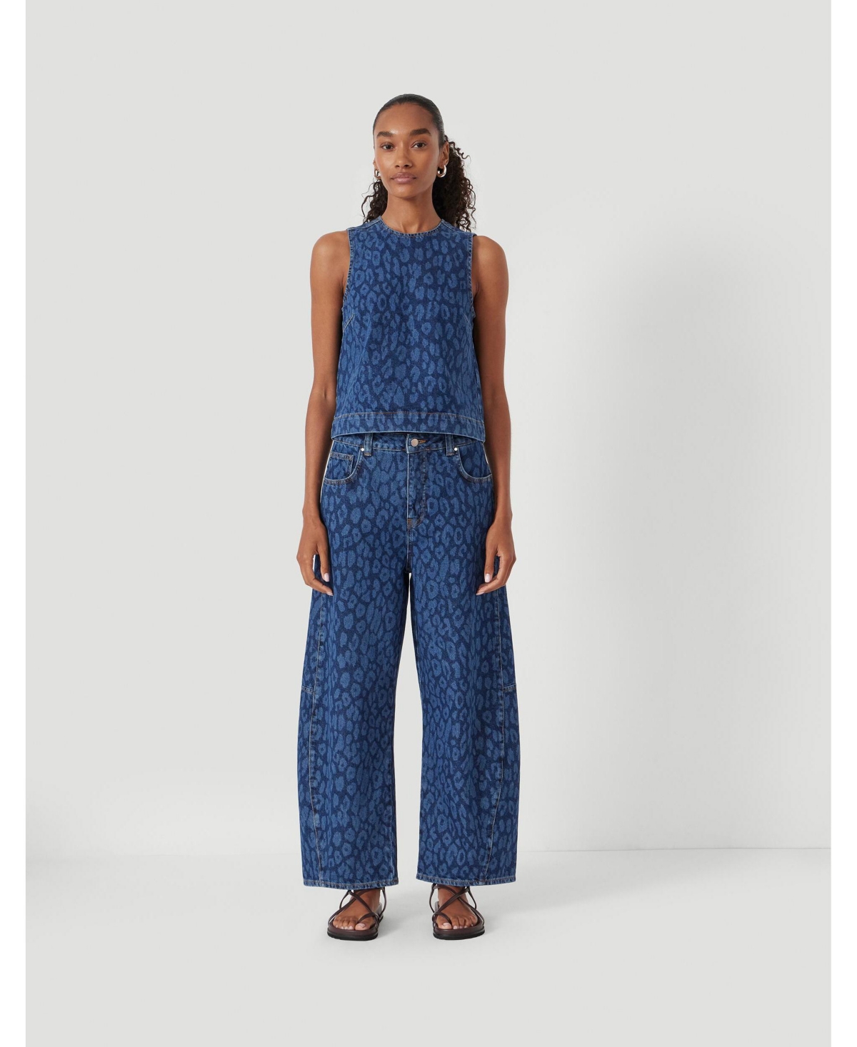 Hush Women's Cropped Bree Horseshoe Barrel Leg Jeans