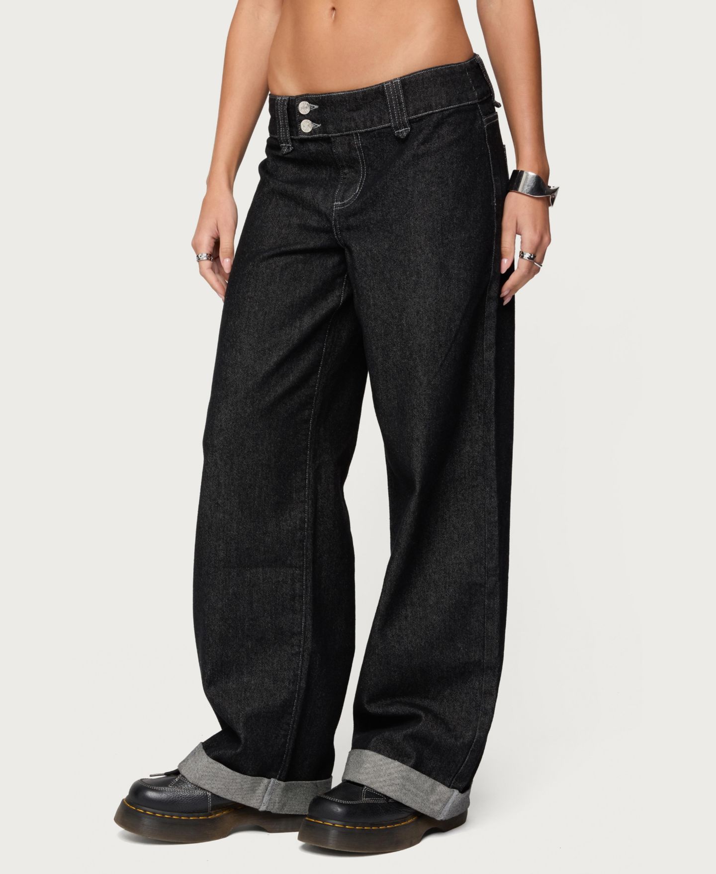 Женские джинсы Edikted Cuffed Low Rise Straight Leg, цвет: Чёрный потёртый — фото 4