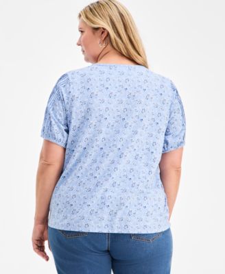 Plus Size Outline Floral Blouse