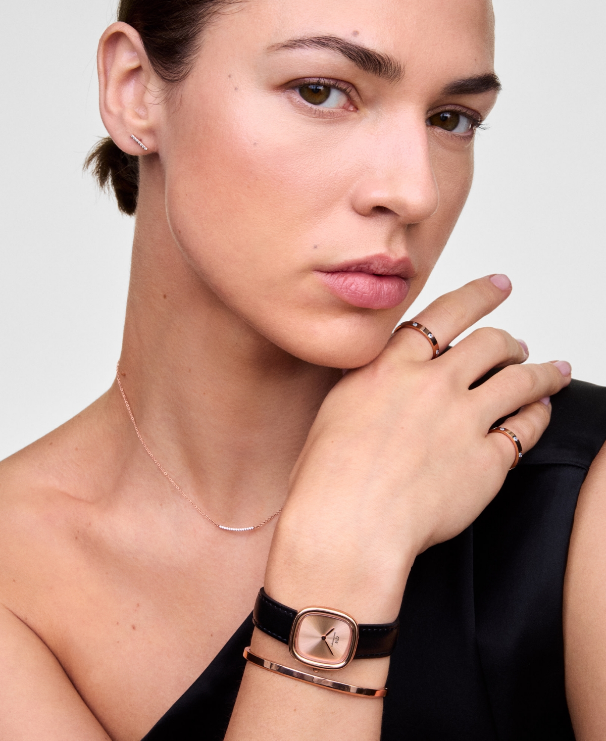 Daniel Wellington Women's Analog Black Leather Watch, 26 mm