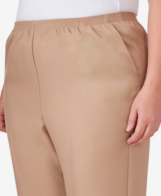 Plus Size Classic Button Hem Gathered Waistband Capri Pants