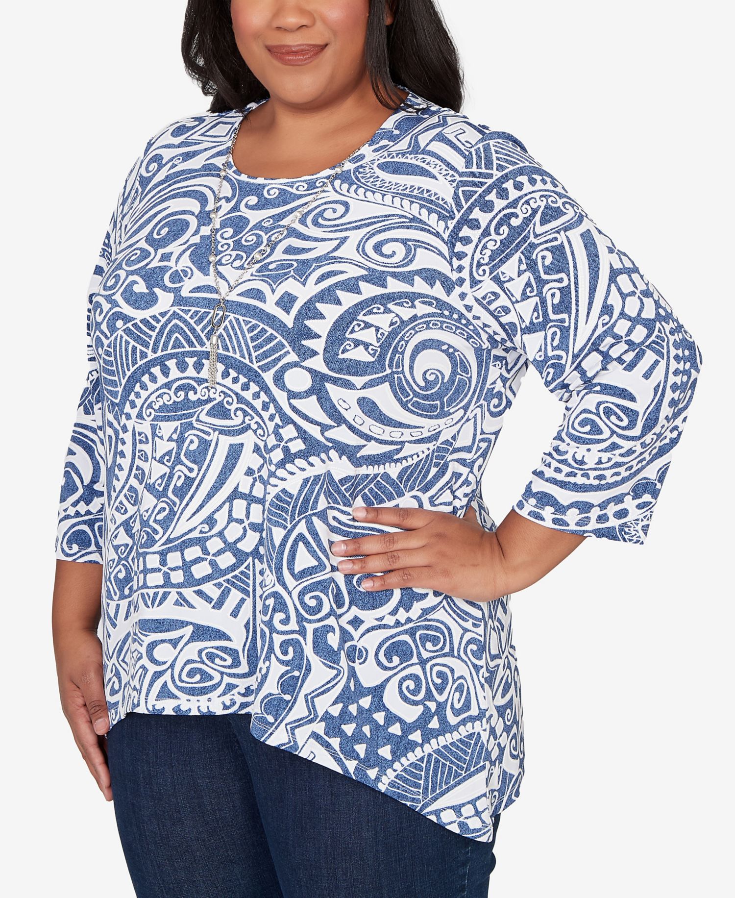 Plus Size Classic Paisley Swirl SharkBite Hem Top with Necklace