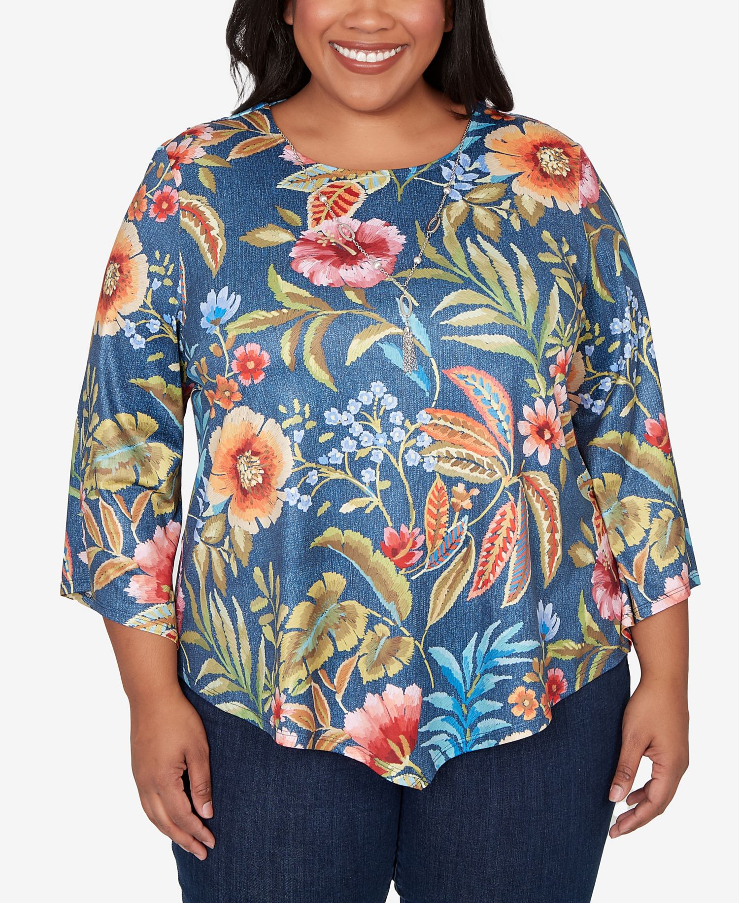 Plus Size Classic Floral Print Pointed Hem Top with Necklace