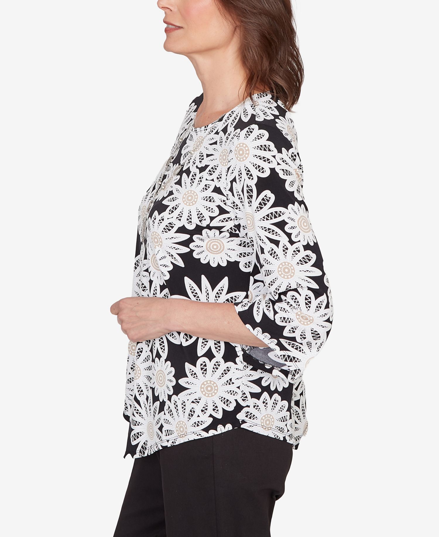 Women's Classic Daisy Pointed Hem Top with Necklace
