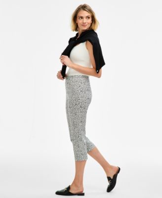 Women's Printed Pull-On Capri Pants