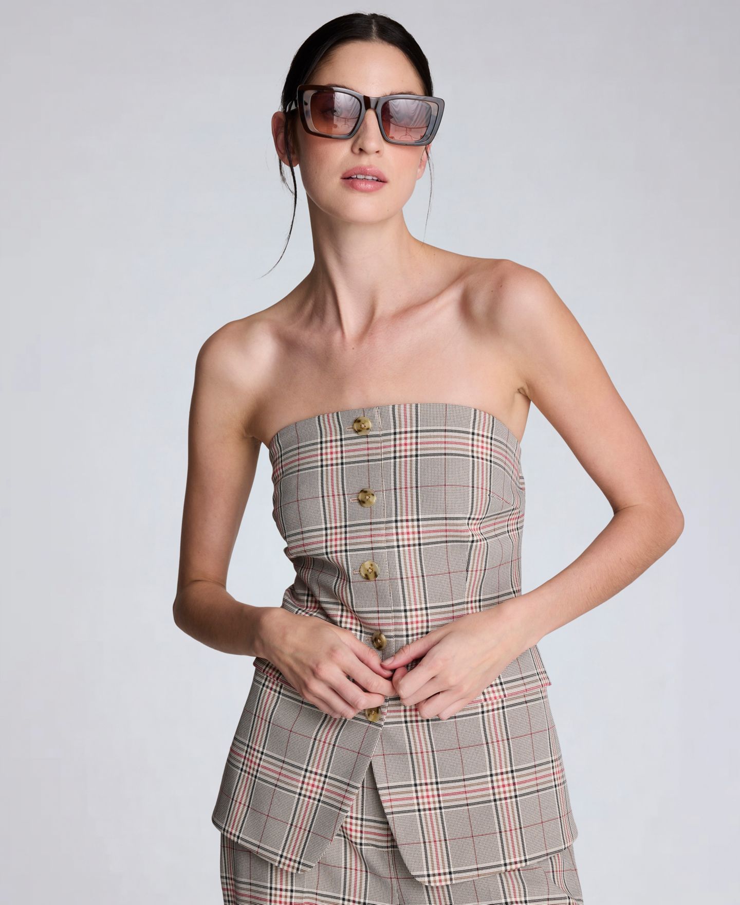 Женский жилет Kenneth Cole Strapless Button-Front Shirt Vest, цвет: Устричный разноцветный — фото 1