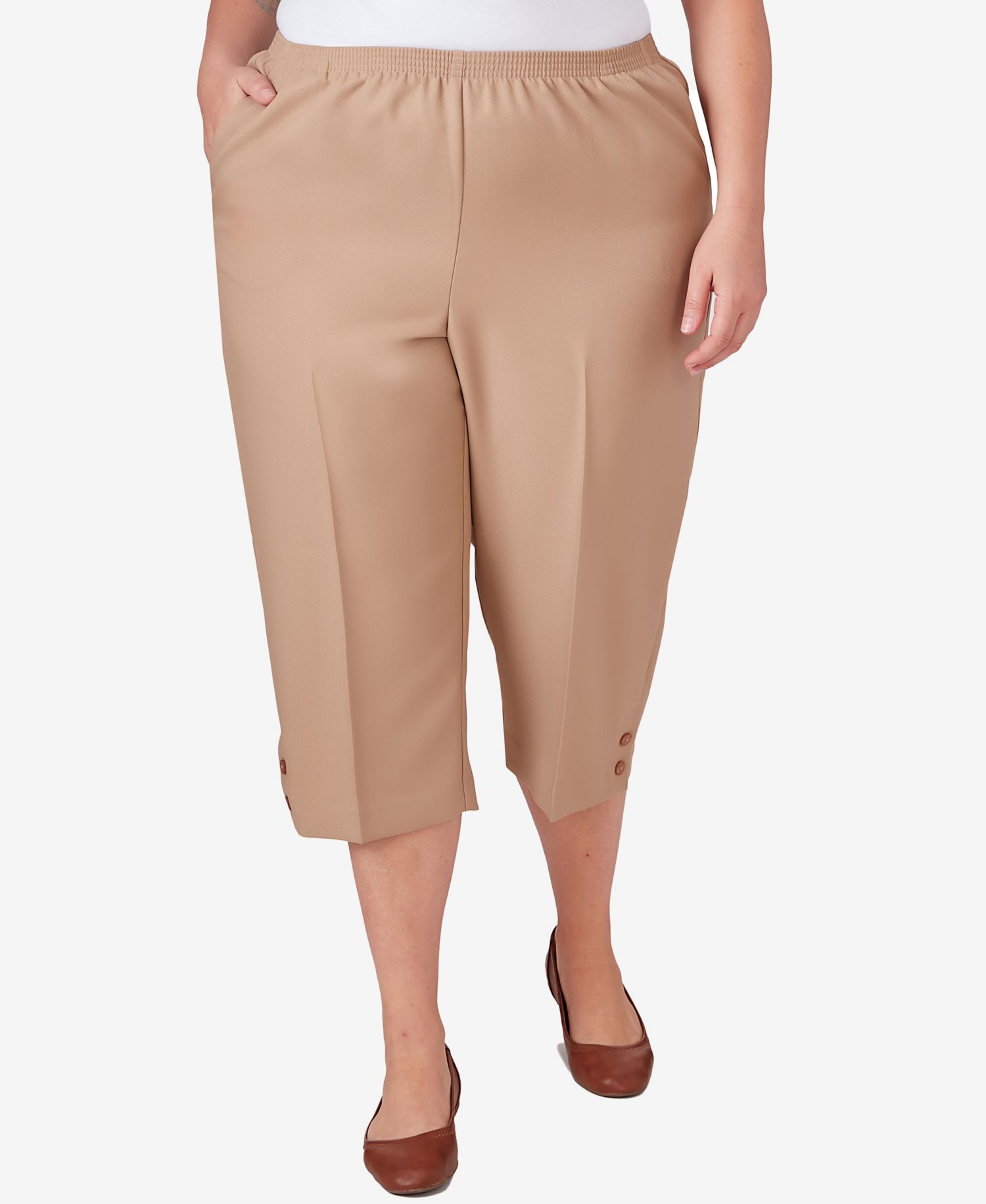 Plus Size Classic Button Hem Gathered Waistband Capri Pants