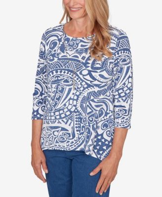 Petite Classic Paisley Swirl Sharkbite Hem Top with Necklace