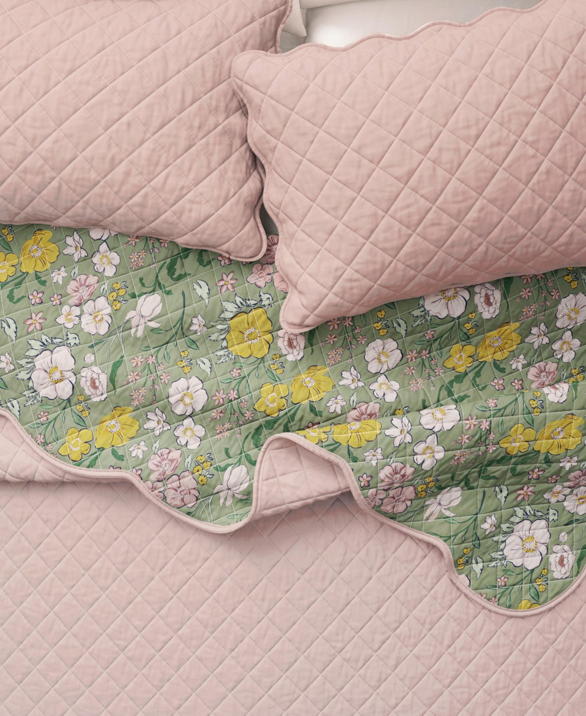 Linery & Co. Cotton Stitched Reversible Floral 3 Piece Scalloped Quilt and Sham Set