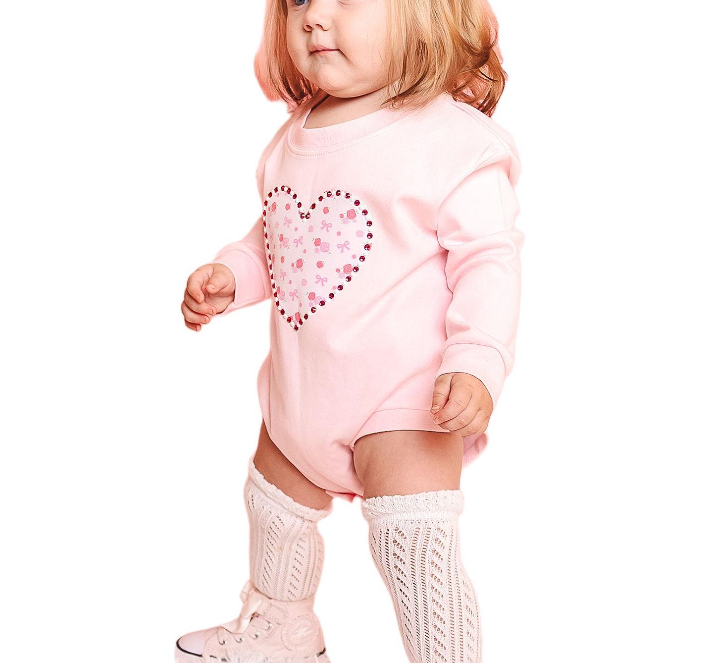 Комбинезон Sweet Wink Dainty Rose Pearl Heart Patch Long Sleeve для девочек-малышей, цвет: Розовый — фото 3