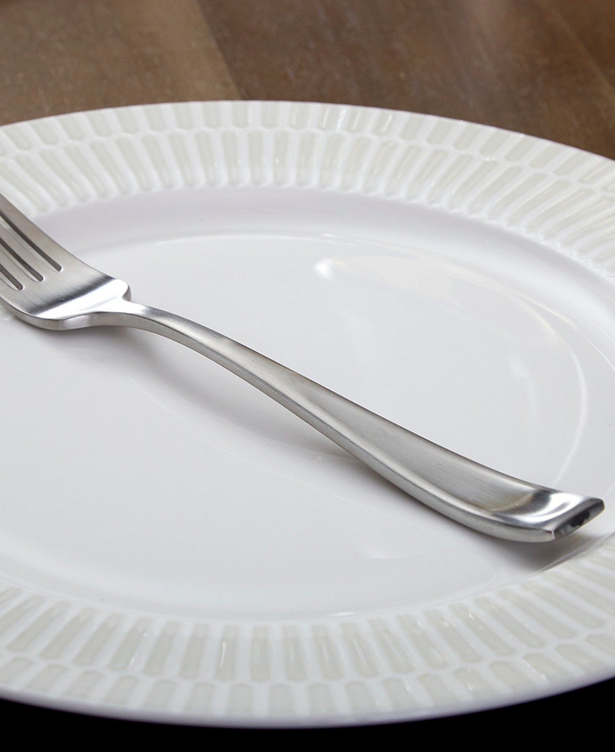 Oneida Satin Moda 65 Piece Flatware Set, Service For 12