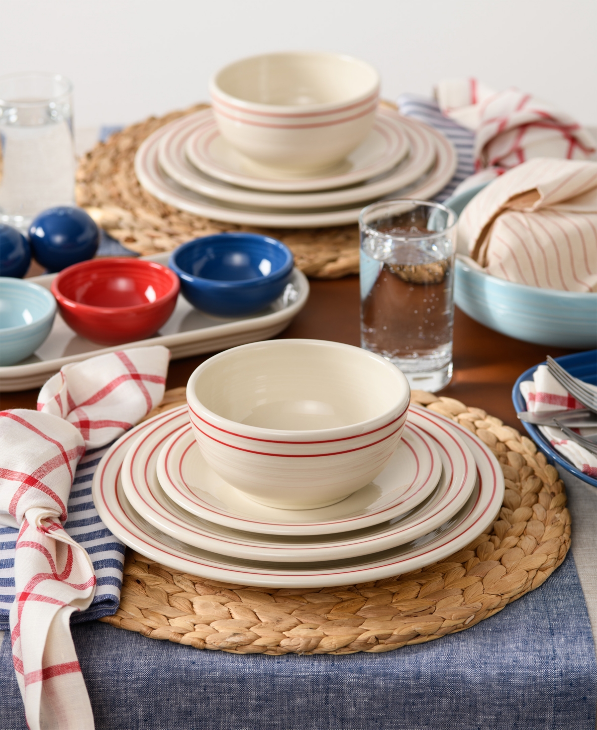 Fiesta Americana Classic Rim Dinner Plates, Set of 4, Service For 4