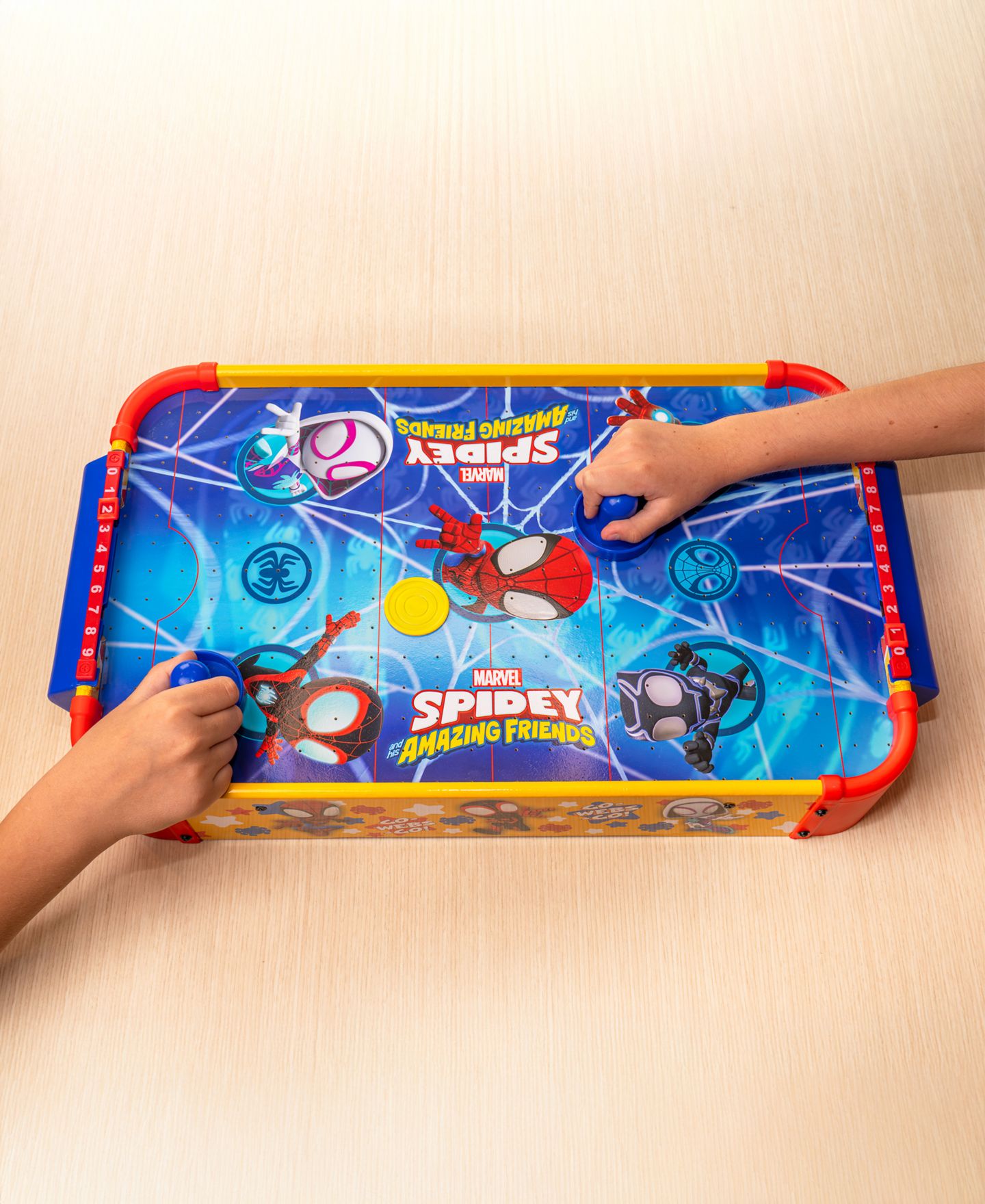 Детская игрушка World Tech Toys Marvel Spidey and His Amazing Friends Electronic Tabletop Air Hockey Wood — фото 7