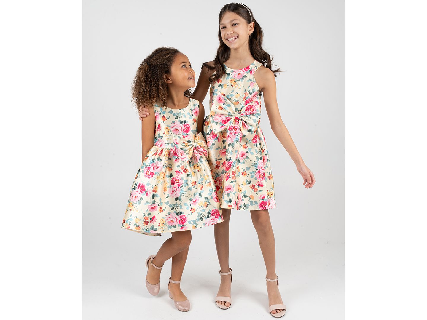 Платье Rare Editions Floral Mikado Bow Hi-Lo Dress для девочек, цвет: Кремовый / Розовый — фото 1