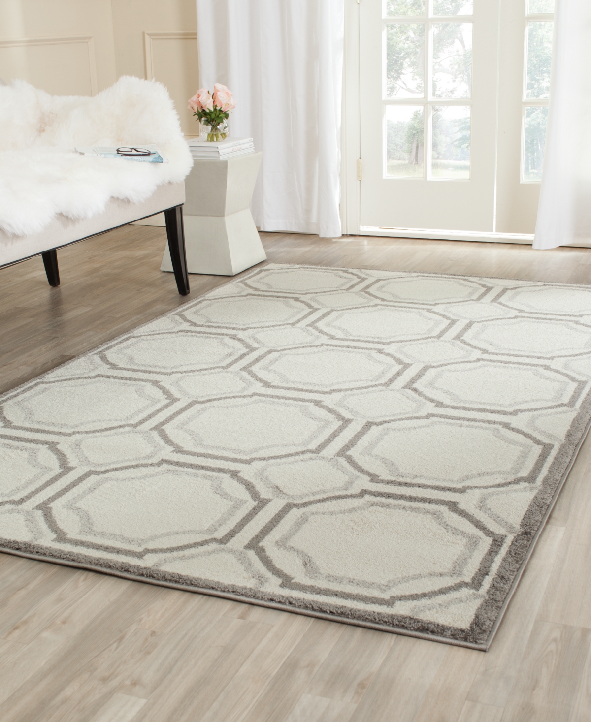 Safavieh Amherst AMT411 Area Rug -Light Grey