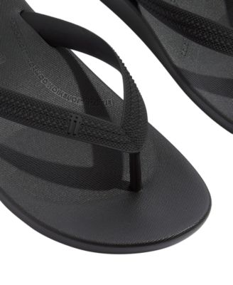 Men's iQushion Textured Strap Flip-Flops