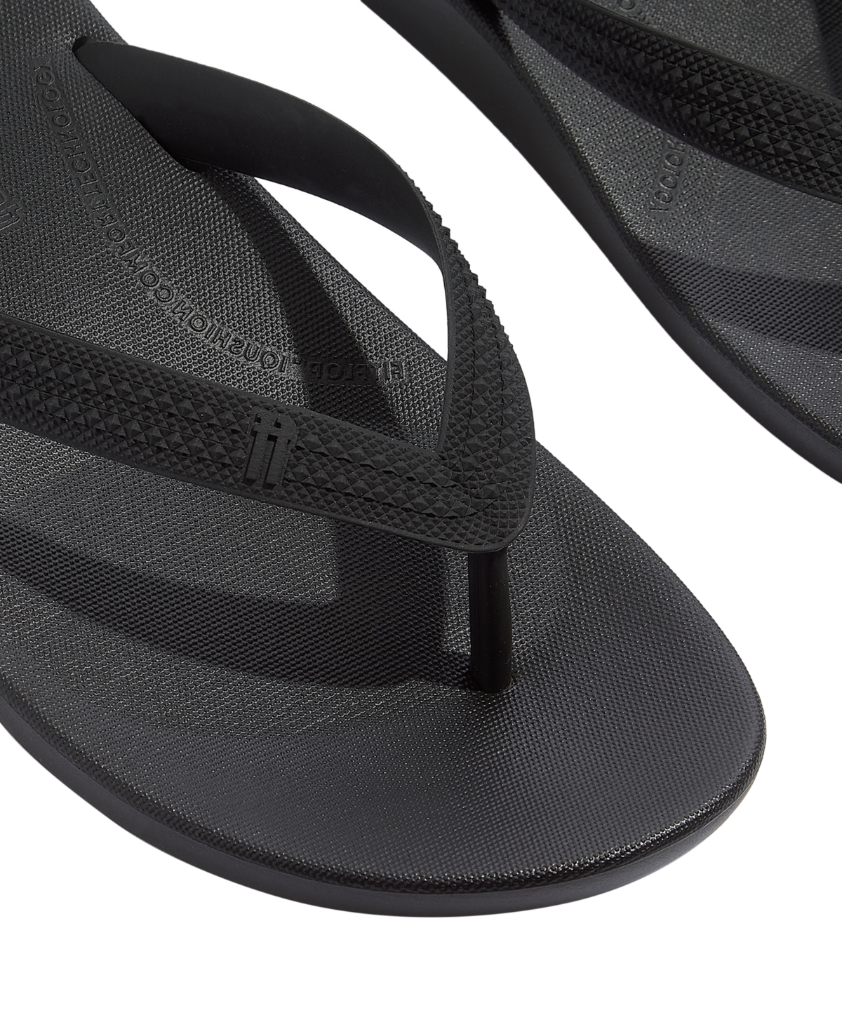 FitFlop Men's iQushion Textured Strap Flip-Flops