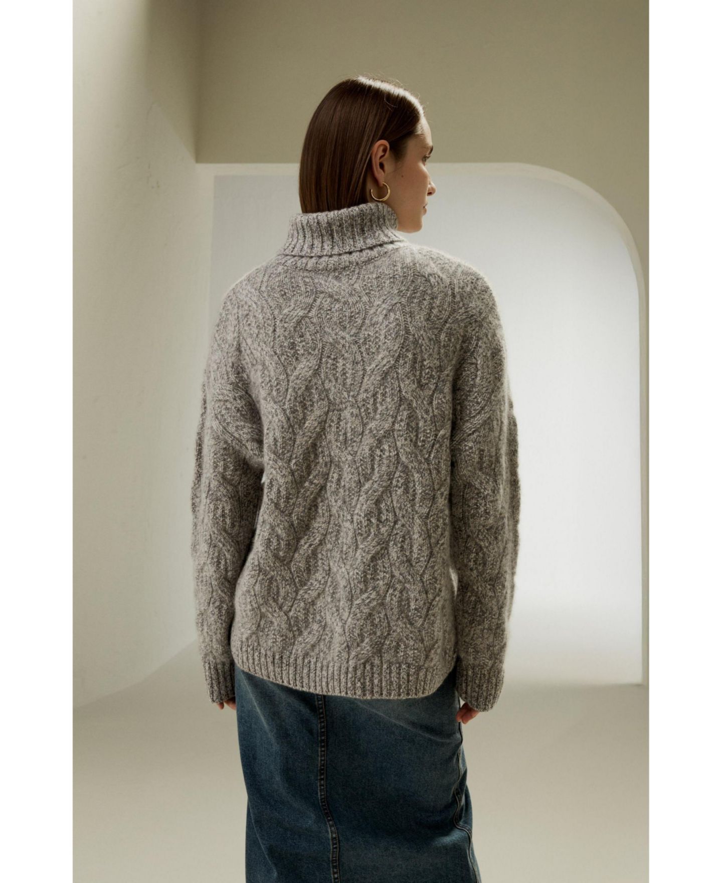 Женский свитер LILYSILK Cable-Knit Cashmere Turtleneck, цвет: Верблюжий серый — фото 3