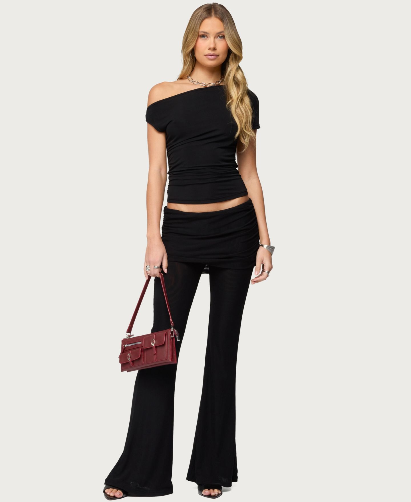 Женский топ Edikted Halli Twisted Off Shoulder Top, цвет: Чёрный — фото 5