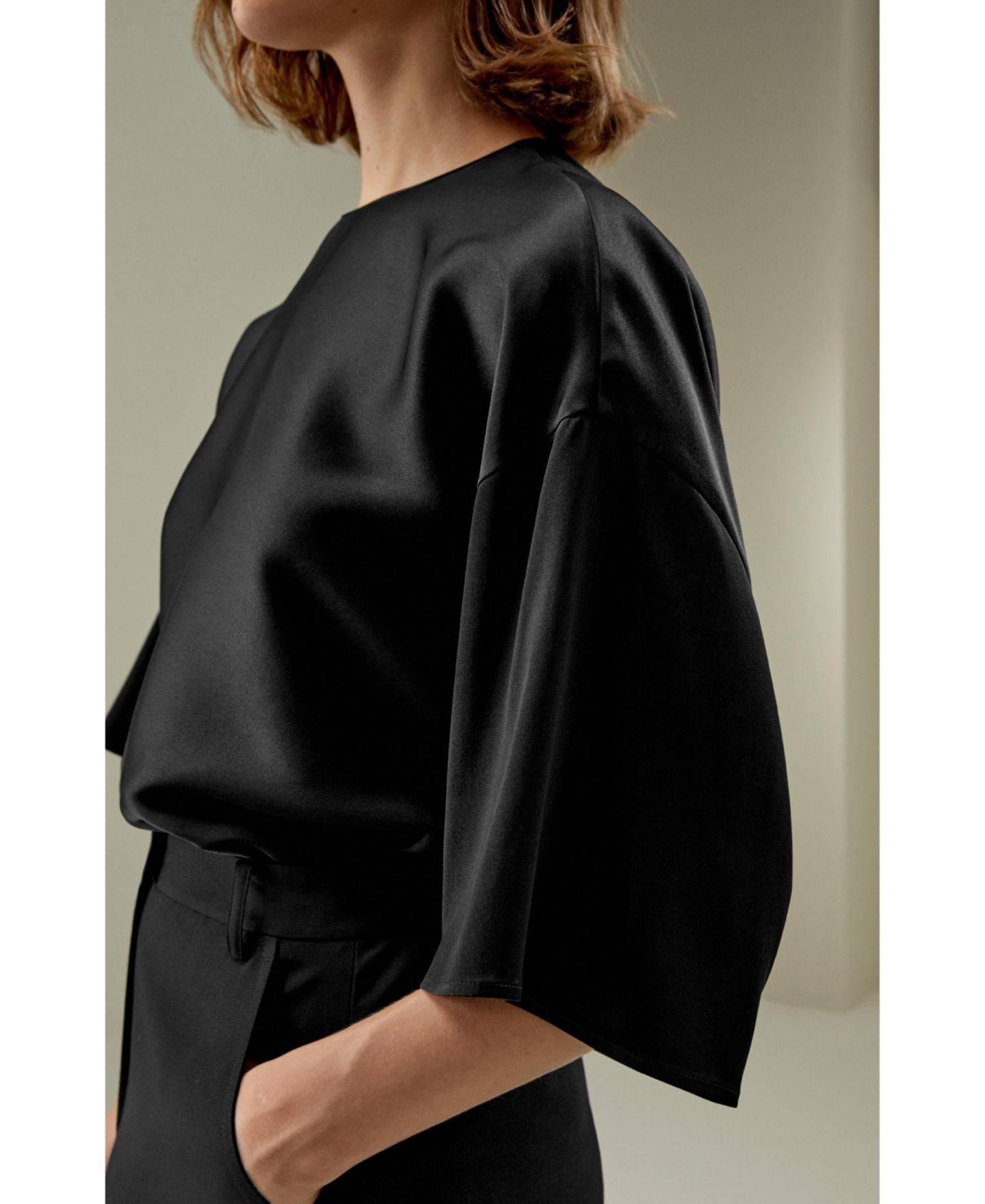 Женская блузка LILYSILK Relaxed Silk Crewneck, цвет: Чёрный — фото 4