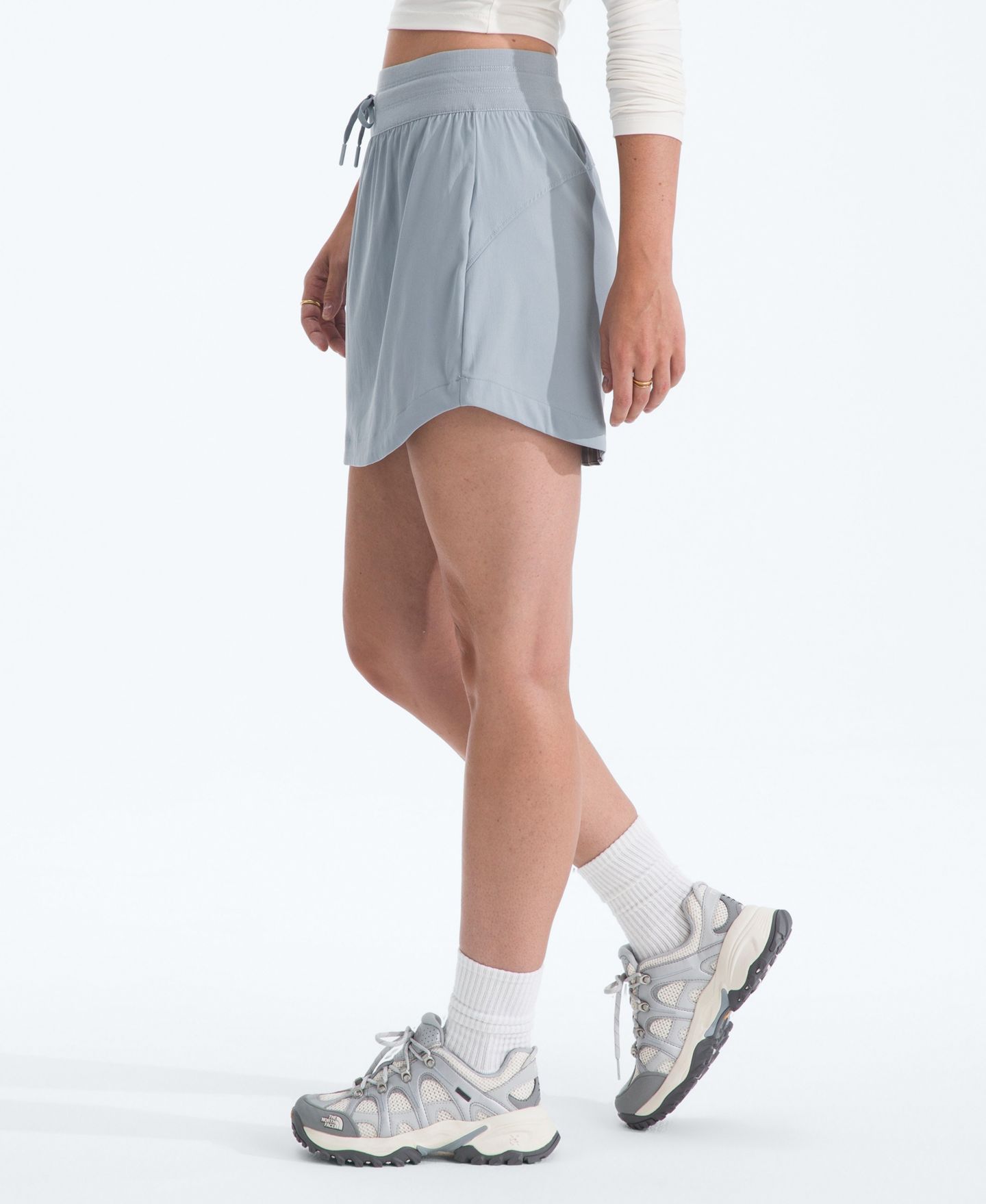 Женская юбка-шорты The North Face Aphrodite Regular Fit Skort, цвет: Морозный серый — фото 2