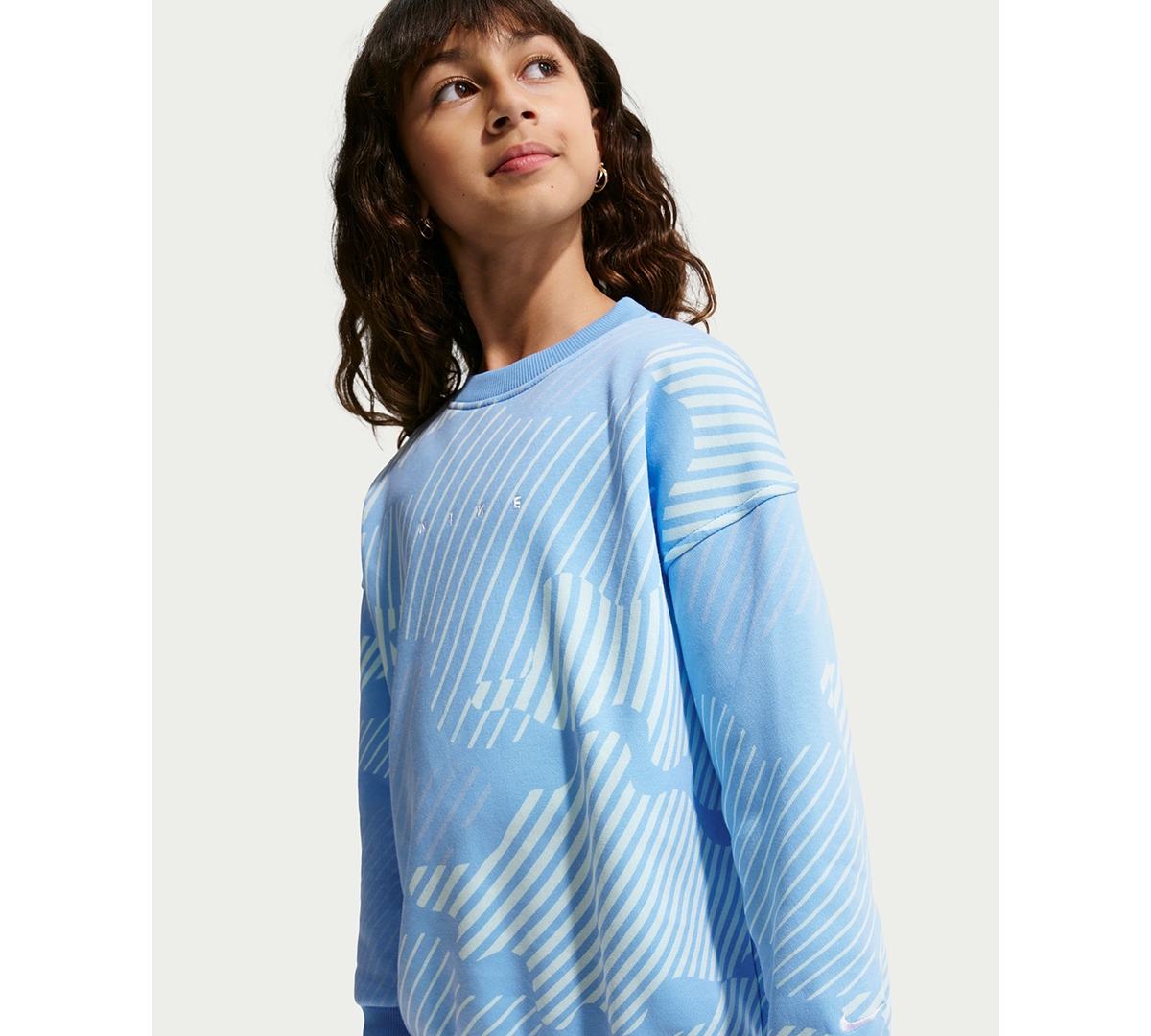 Nike Girls' 7-16 Sportswear Club Boxy Crewneck Sweatshirt