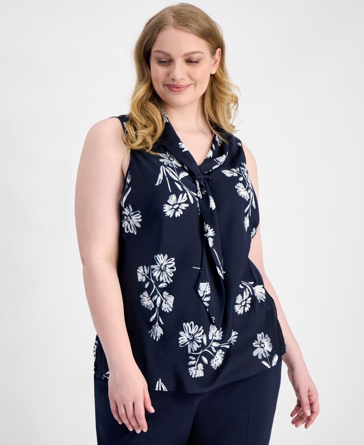 Женский топ Tahari ASL Plus Size Sleeveless Sailor Tie-Neck, цвет: Тёмно-синяя слоновая кость — фото 1