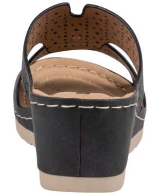 Women's Nancia Floral Round Toe Wedge Sandals