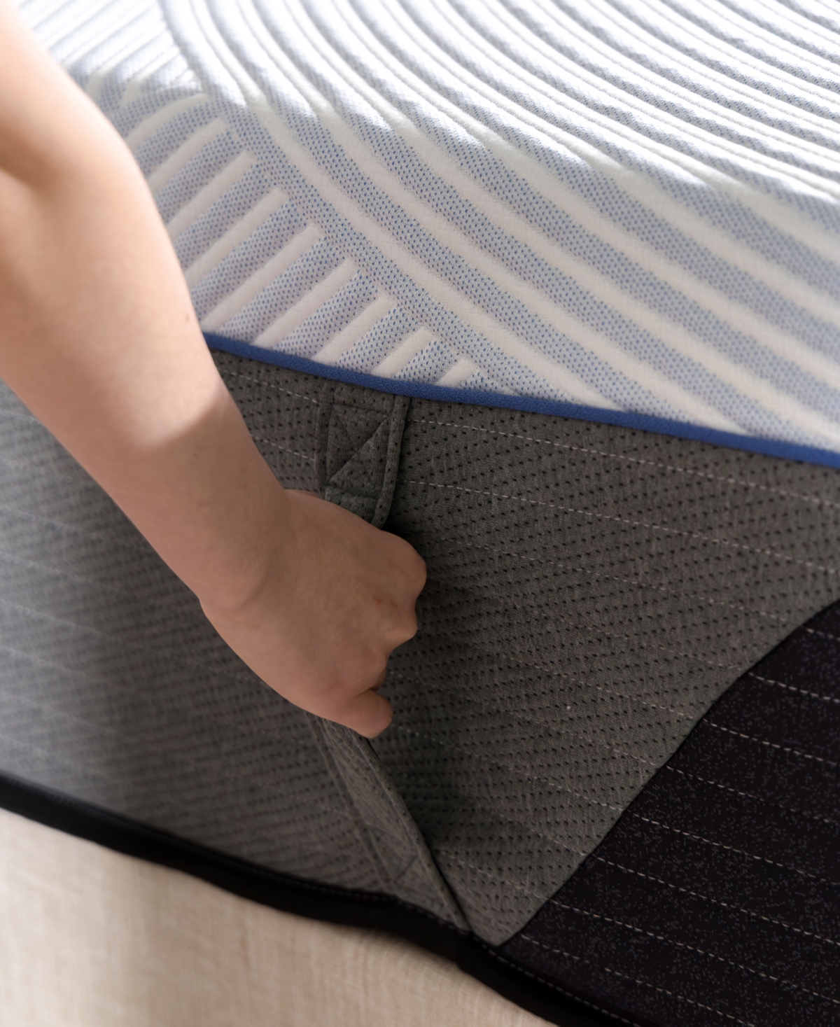 Zinus DreamVibe Prestige 14" Hybrid Medium Plush Tight Top Mattress in a Box, Queen