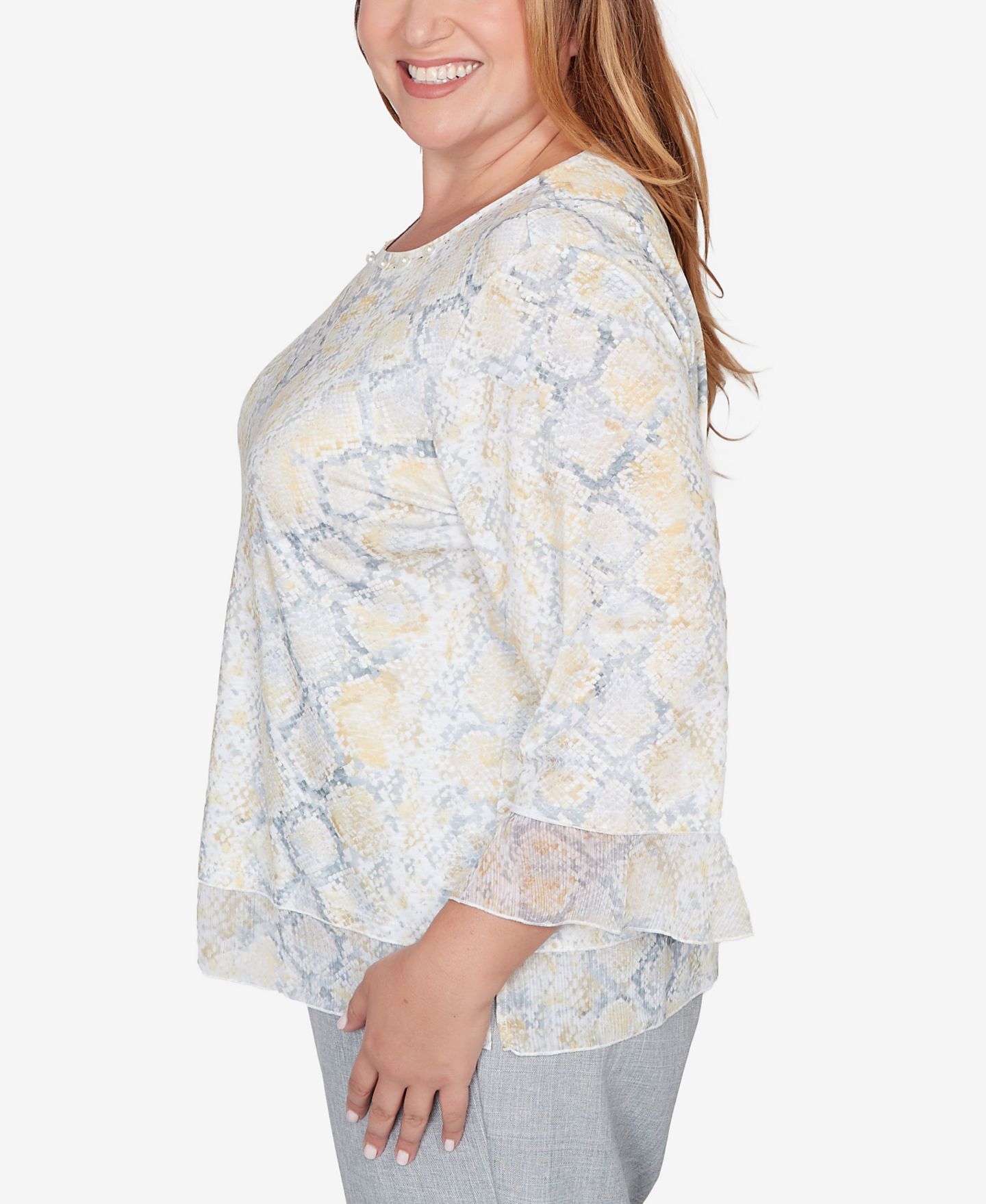 Женский топ Alfred Dunner Plus Size Al Fresco Python Printed Knit Flutter Sleeve, цвет: Разноцветный жёлтый — фото 4