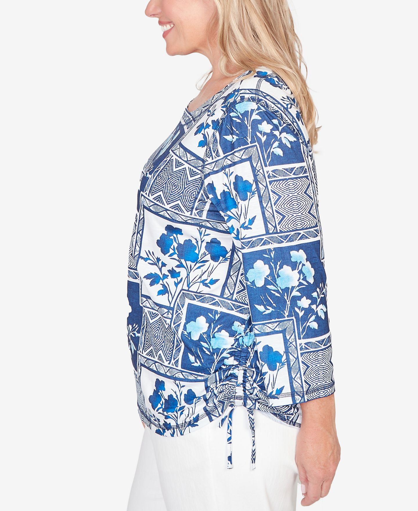 Женский топ Alfred Dunner Plus Size Mykonos Framed Floral Ruched Side Tie, цвет: Синий разноцветный — фото 4