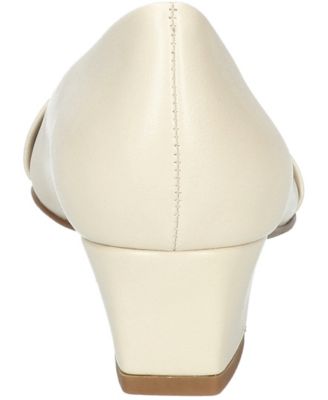 Lyanna Women's Block Heel Pumps