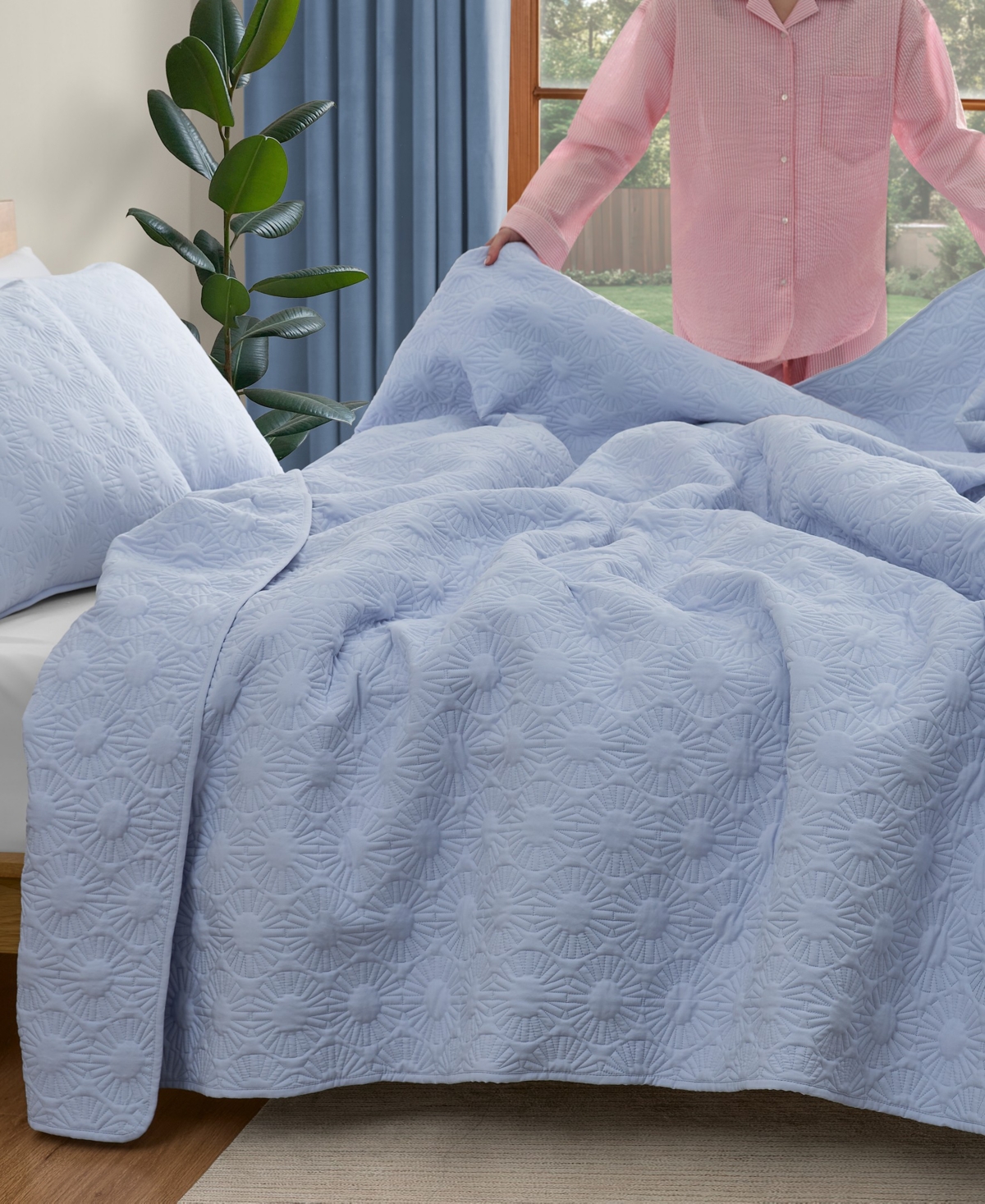 Closeout! Ugg Devon Sun Logo Quilt Set