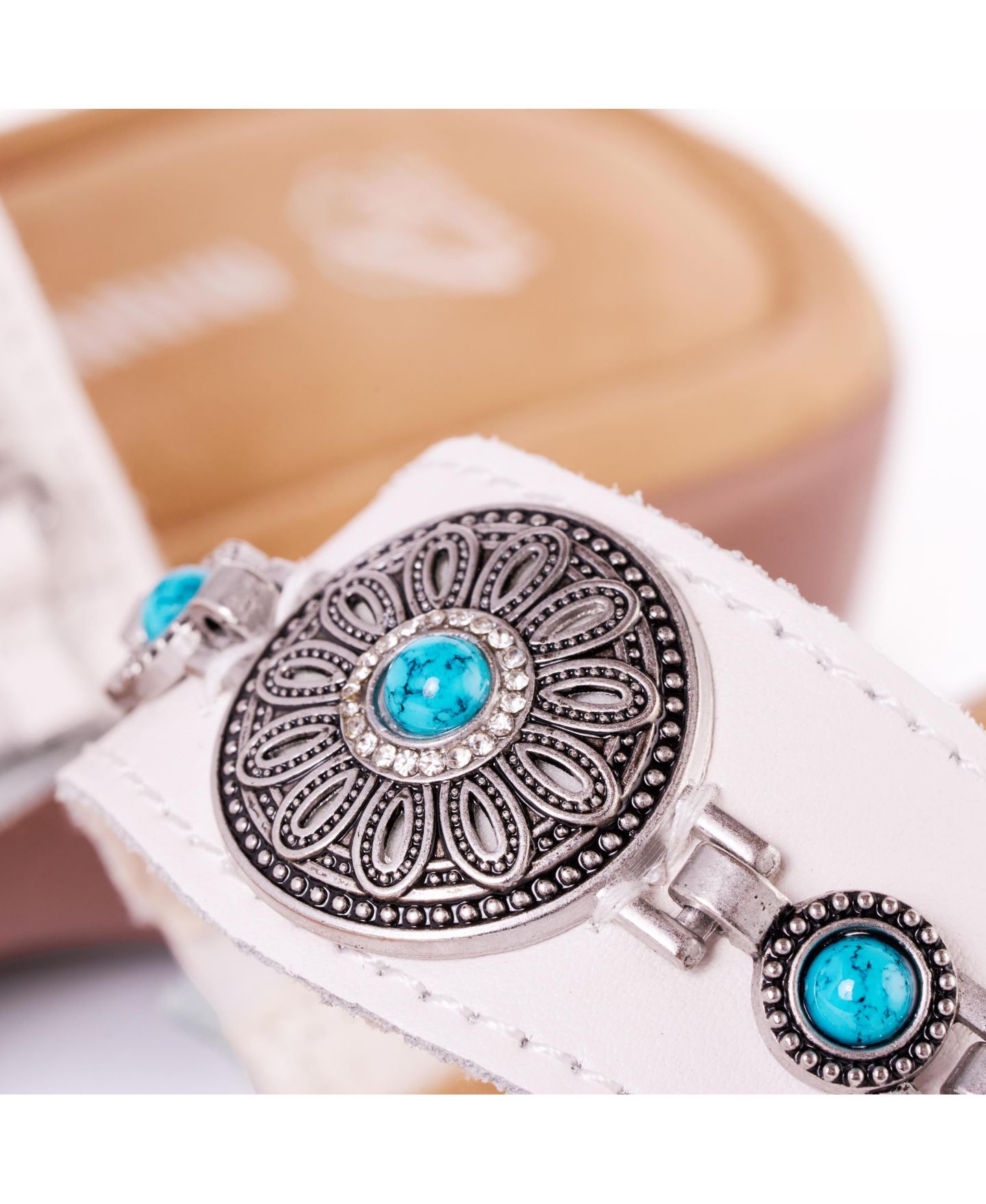 Женские сандалии Minnetonka Brenn Embellished Slide, цвет: Белый — фото 5