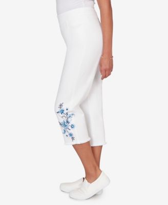 Petite Mykonos Floral Embroidered Fringe Super Stretch Denim Capri Pants