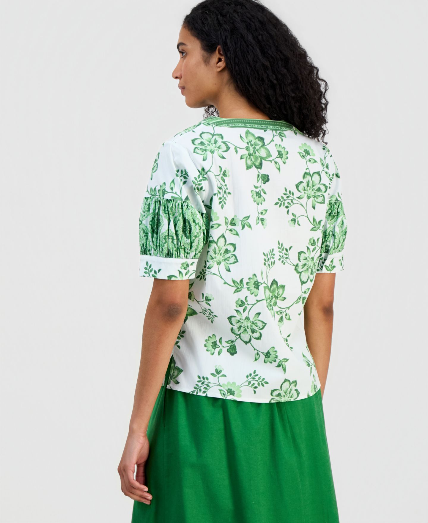 Женский топ T Tahari Split-Neck Puffed-Sleeve, цвет: Зелёный — фото 2