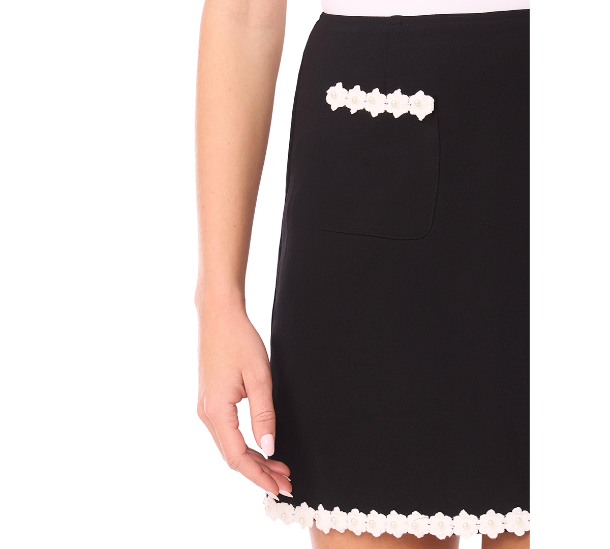 CeCe Women's Crochet Floral Trim Detail Patch Pocket Mini Skirt