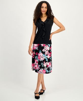 Petite V-Neck Sleeveless Knit Top