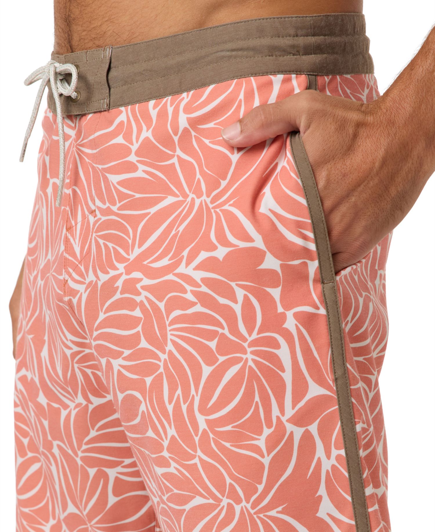 Men's Cruzer Scallop Leaf Pattern Board Shorts