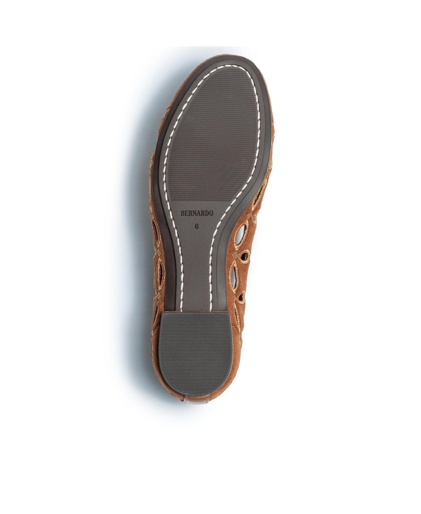Женские балетки Bernardo Footwear Brie Ballet Flat, цвет: Миндальный — фото 4