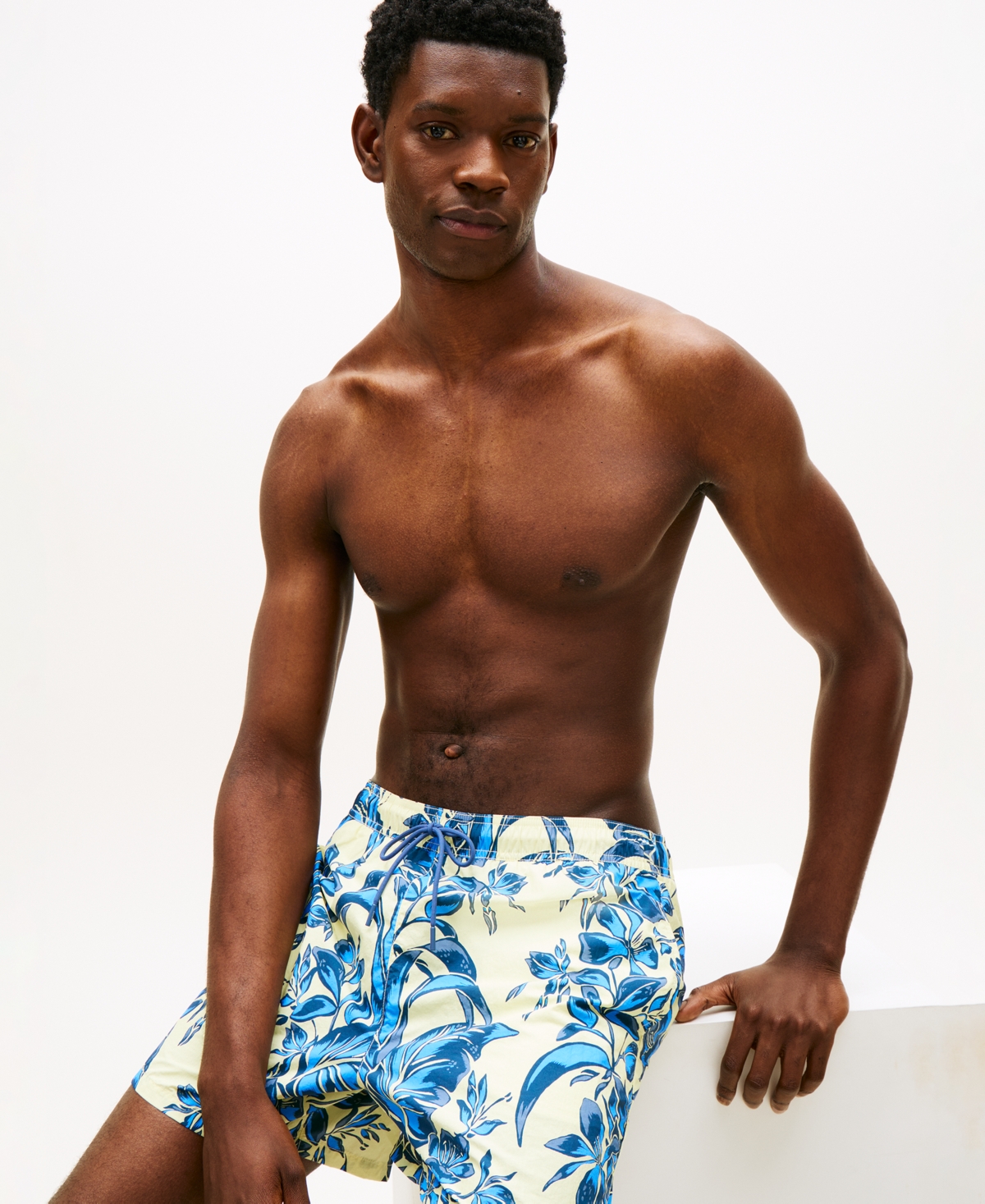 Tommy Hilfiger Men's Print Drawstring 5" Swim Trunks