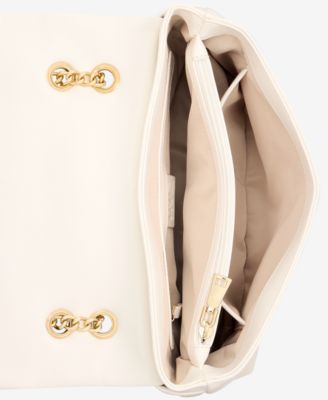 Soft Ajae 3D Flower Shoulder