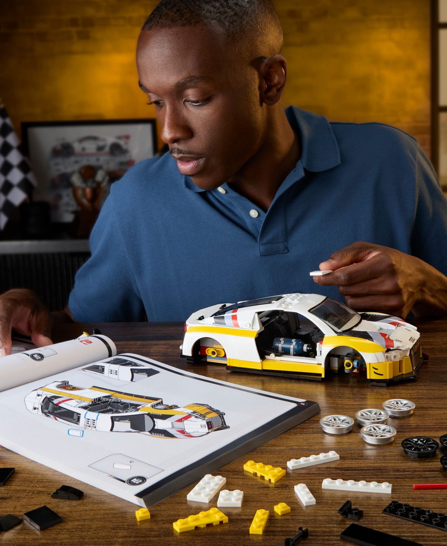 Детский конструктор Mattel Brick Shop Audi R8 LMS Elite 820-Piece Building Set, Ages 10+ — фото 2