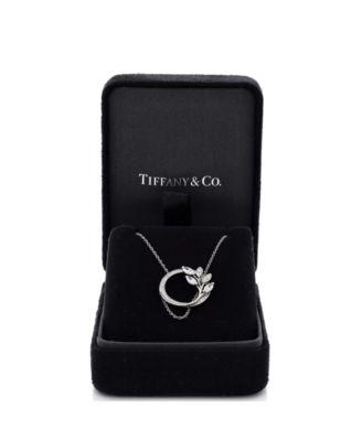 Victoria Vine Circle Pendant Necklace