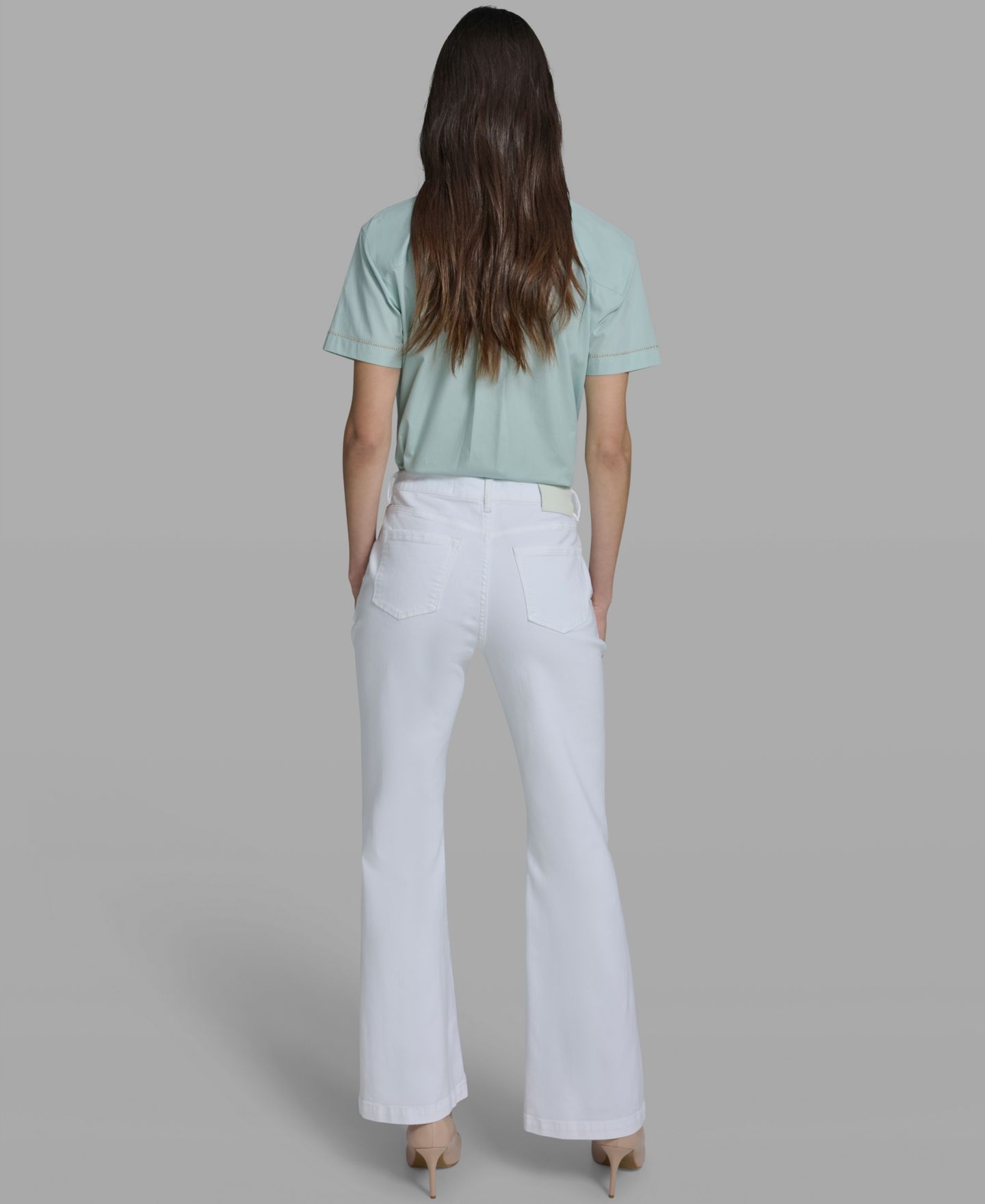 Женские джинсы KARL LAGERFELD PARIS Mid-Rise Studded-Pocket Flare, цвет: Белый джинсовый — фото 6